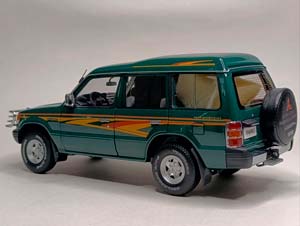 MITSUBISHI PAJERO V31 - 1991 GREEN 1:18 SUNYORK — фото 4