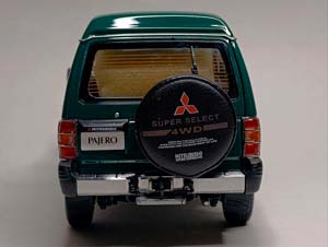 MITSUBISHI PAJERO V31 - 1991 GREEN 1:18 SUNYORK — фото 5