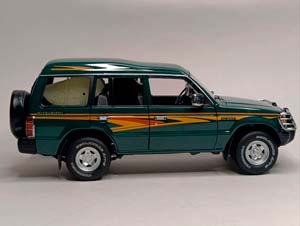 MITSUBISHI PAJERO V31 - 1991 GREEN 1:18 SUNYORK — фото 6