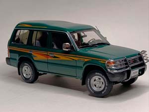 MITSUBISHI PAJERO V31 - 1991 GREEN 1:18 SUNYORK — фото 7