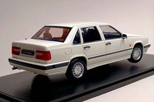 VOLVO 850 GLE 1993 WHITE 1:18 TRIPLE9 — фото 4