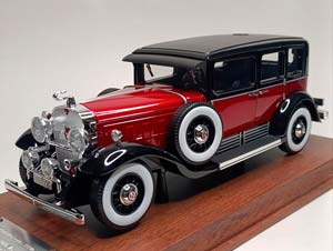 CADILLAC V16 -1930 BLACK RED 1:18