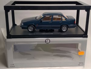 VOLVO 850 GLE 1993 BLUE GREEN 1:18 TRIPLE9 — фото 9