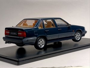 VOLVO 850 GLE 1993 BLUE GREEN 1:18 TRIPLE9 — фото 4