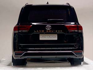 TOYOTA LAND CRUISER LC 300 BLACK 1:18 LCD — фото 5