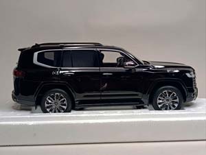 TOYOTA LAND CRUISER LC 300 BLACK 1:18 LCD — фото 6