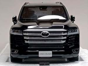 TOYOTA LAND CRUISER LC 300 BLACK 1:18 LCD — фото 8