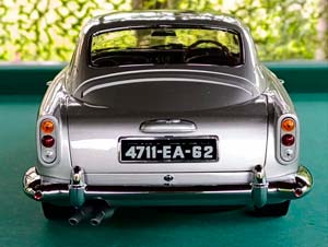ASTON MARTIN DB5 АГЕНТ 007 JAMES BOND 1:8 — фото 4