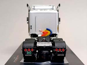 FREIGHTLINER CORONADO -2012 IXO 1:43 — фото 3