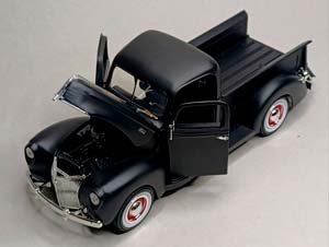 FORD PICKUP -1940 MATT BLACK 1:18 MOTORMAX — фото 2