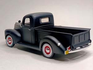 FORD PICKUP -1940 MATT BLACK 1:18 MOTORMAX — фото 4