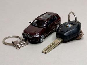 BMW X5 G05 AMETRINE БРЕЛОК 70ММ 1:64 — фото 3