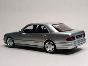 MERCEDES E55 AMG (W210) SILVER 1:18 OTTOMOBILE — фото 3