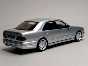 MERCEDES E55 AMG (W210) SILVER 1:18 OTTOMOBILE — фото 4