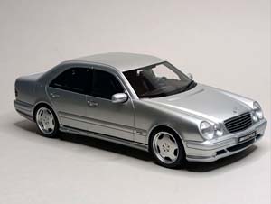 MERCEDES E55 AMG (W210) SILVER 1:18 OTTOMOBILE — фото 6