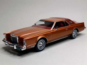 LINCOLN CONTINENTAL MARK V - APRICOT 1:18 MCG