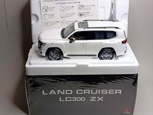 TOYOTA LAND CRUISER 300 WHITE 1:18 LCD — фото 9