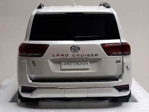 TOYOTA LAND CRUISER 300 WHITE 1:18 LCD — фото 3