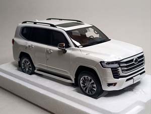 TOYOTA LAND CRUISER 300 WHITE 1:18 LCD — фото 6
