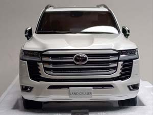 TOYOTA LAND CRUISER 300 WHITE 1:18 LCD — фото 7