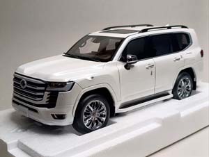TOYOTA LAND CRUISER 300 WHITE 1:18 LCD — фото 8