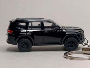 TOYOTA LAND CRUISER 300 БРЕЛОК 1:64 75ММ — фото 4