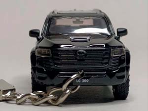 TOYOTA LAND CRUISER 300 БРЕЛОК 1:64 75ММ — фото 5