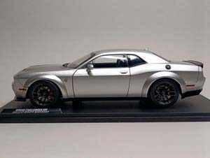 DODGE CHALLENGER SRT HELLCAT 1:18 SOLIDO — фото 3