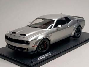 DODGE CHALLENGER SRT HELLCAT 1:18 SOLIDO