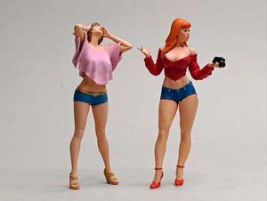 ФИГУРКА "ДЕВУШКА" (2ШТ) ДЛЯ ДИОРАМЫ И ТД.1:18 — фото 1