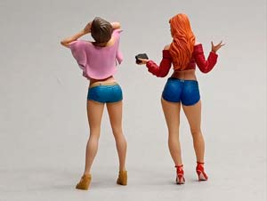 ФИГУРКА "ДЕВУШКА" (2ШТ) ДЛЯ ДИОРАМЫ И ТД.1:18 — фото 2
