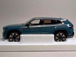 BMW XM 2023 GREEN METALLIC 1:18 MINICHAMPS — фото 3