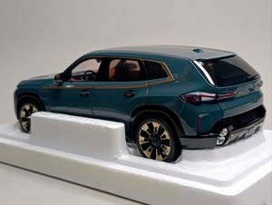 BMW XM 2023 GREEN METALLIC 1:18 MINICHAMPS — фото 4