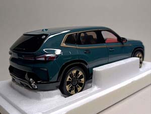 BMW XM 2023 GREEN METALLIC 1:18 MINICHAMPS — фото 6