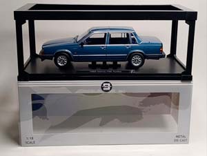 VOLVO 760 TURBO -1985 BLUE 1:18 TRIPLE9 — фото 10