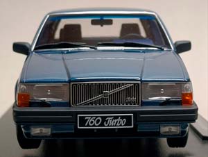 VOLVO 760 TURBO -1985 BLUE 1:18 TRIPLE9 — фото 3