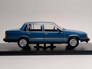 VOLVO 760 TURBO -1985 BLUE 1:18 TRIPLE9 — фото 7