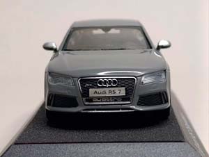 AUDI RS7 SPORTBACK 1:43 ДИЛЕРСКИЙ — фото 3