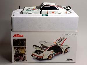 PORSCHE 934 RSR SIEGER DRM 1:18 SCHUCO — фото 10
