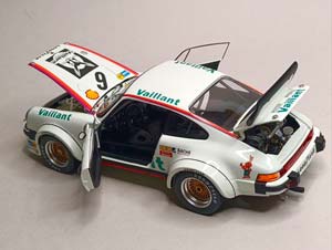 PORSCHE 934 RSR SIEGER DRM 1:18 SCHUCO — фото 3