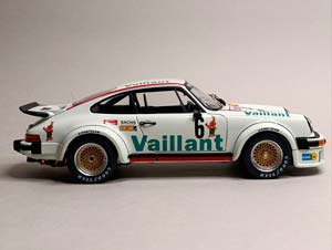 PORSCHE 934 RSR SIEGER DRM 1:18 SCHUCO — фото 4