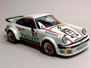 PORSCHE 934 RSR SIEGER DRM 1:18 SCHUCO — фото 8