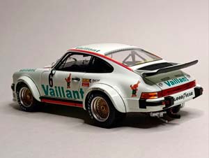 PORSCHE 934 RSR SIEGER DRM 1:18 SCHUCO — фото 9