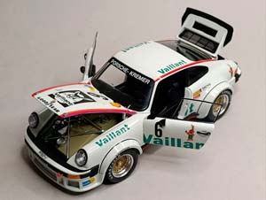 PORSCHE 934 RSR SIEGER DRM 1:18 SCHUCO — фото 2