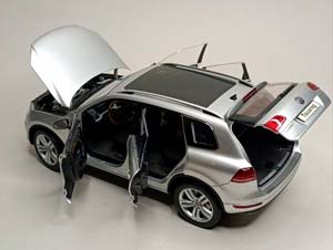VW VOLKSWAGEN TOUAREG - 2010 SILVER 1:18 KYOSHO — фото 3