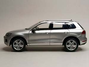 VW VOLKSWAGEN TOUAREG - 2010 SILVER 1:18 KYOSHO — фото 4