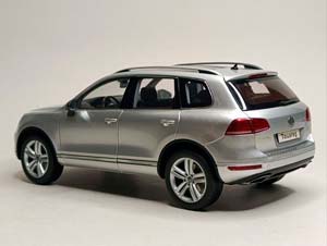 VW VOLKSWAGEN TOUAREG - 2010 SILVER 1:18 KYOSHO — фото 6