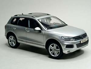 VW VOLKSWAGEN TOUAREG - 2010 SILVER 1:18 KYOSHO — фото 9
