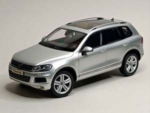 VW VOLKSWAGEN TOUAREG - 2010 SILVER 1:18 KYOSHO