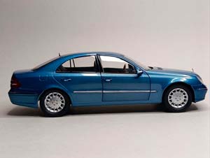 MERCEDES E CLASS SEDAN (W211) KYOSHO 1:18 — фото 3
